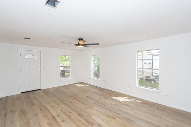 211 W South Street, Alvin, TX 77511