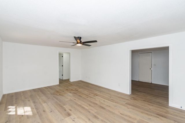 211 W South Street, Alvin, TX 77511