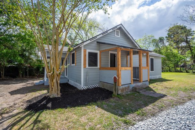 211 W South Street, Alvin, TX 77511