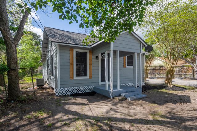 211 W South Street, Alvin, TX 77511