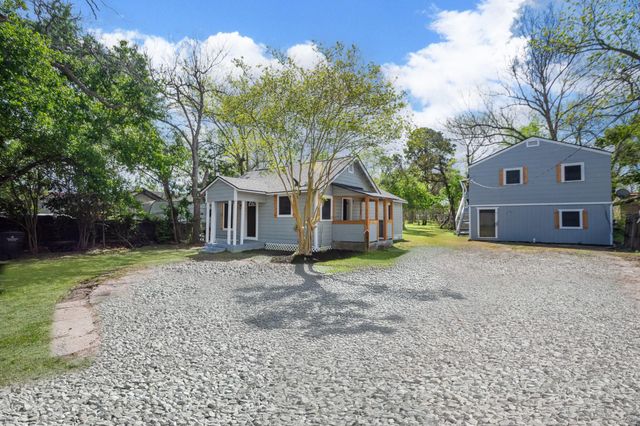 211 W South Street, Alvin, TX 77511