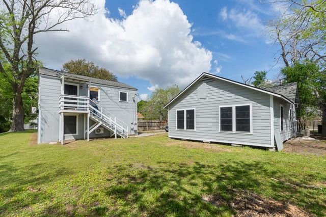 211 W South Street, Alvin, TX 77511