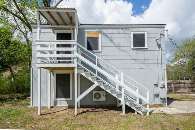 211 W South Street, Alvin, TX 77511