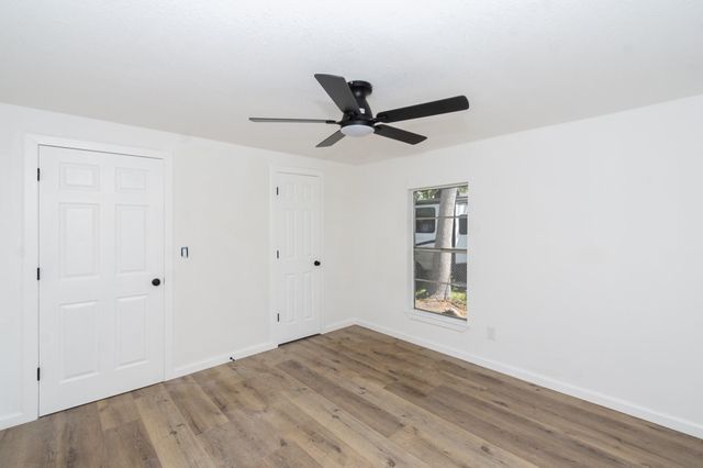 211 W South Street, Alvin, TX 77511