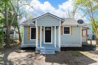 211 W South Street, Alvin, TX 77511