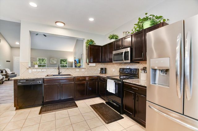 103 Navidad River DR, Hutto, TX 78634