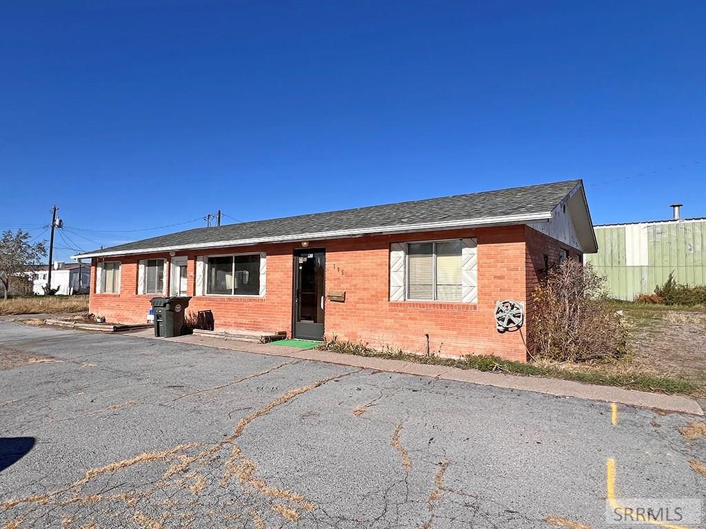 Image 3 of property listing at 195 S Elm Street, Blackfoot, ID 83221