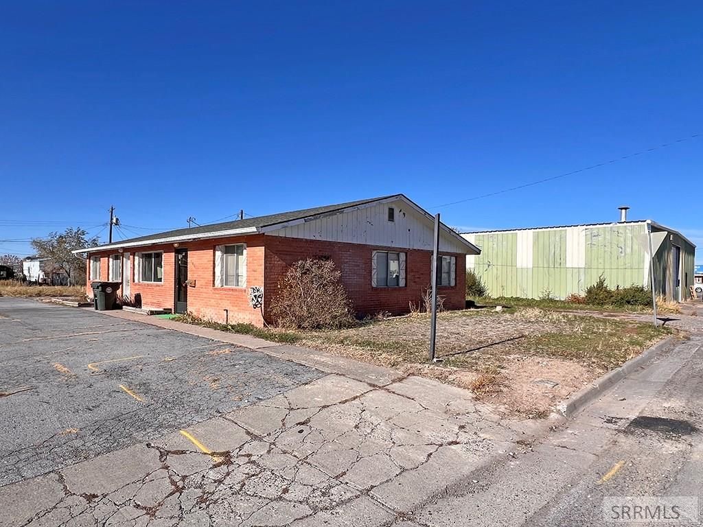 Image 4 of property listing at 195 S Elm Street, Blackfoot, ID 83221