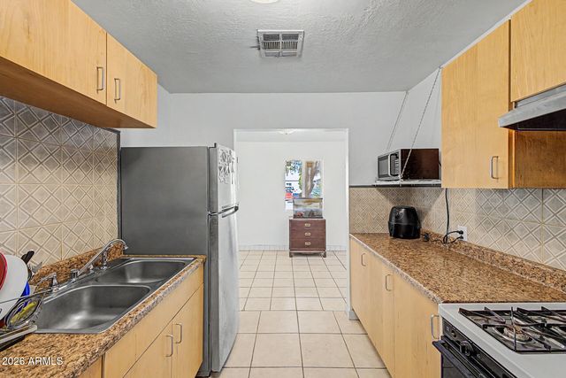 1808 S 18TH Avenue, Phoenix, AZ 85007