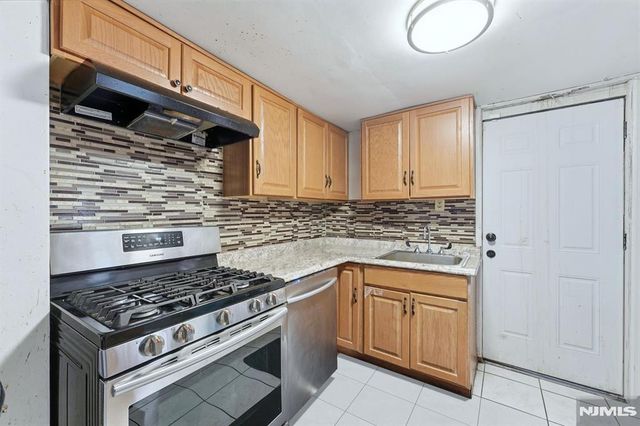 971 Grove Street, Irvington, NJ 07111