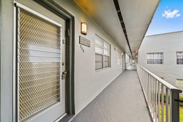908 Normandy S, Delray Beach, FL 33484