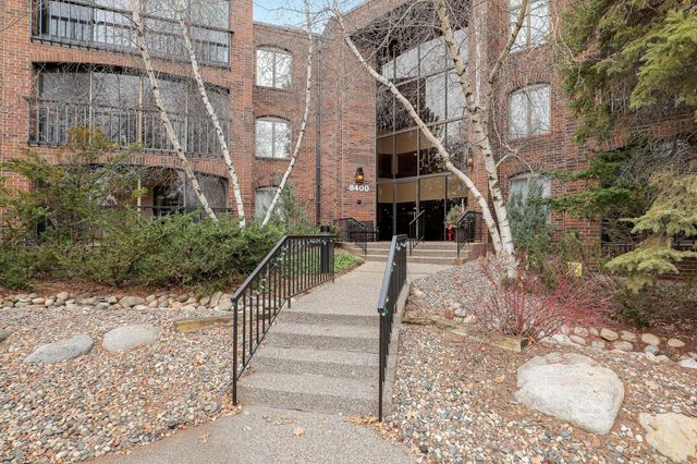 8400 Pennsylvania Road 328, Bloomington, MN 55438