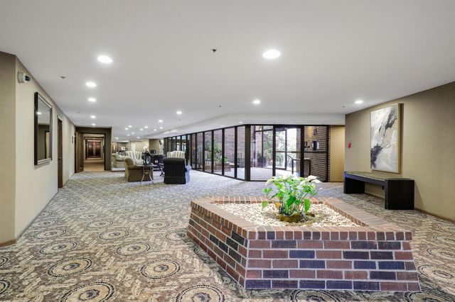 8400 Pennsylvania Road 328, Bloomington, MN 55438