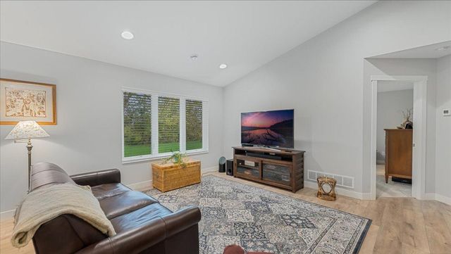 423 Old Glory Drive NE, Alexandria, MN 56308