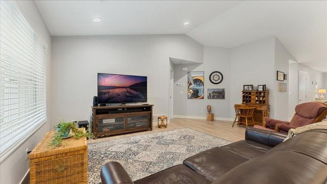 423 Old Glory Drive NE, Alexandria, MN 56308