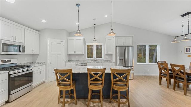 423 Old Glory Drive NE, Alexandria, MN 56308