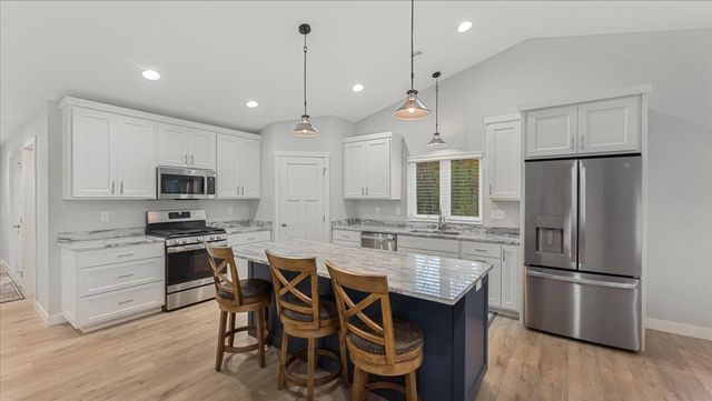 423 Old Glory Drive NE, Alexandria, MN 56308