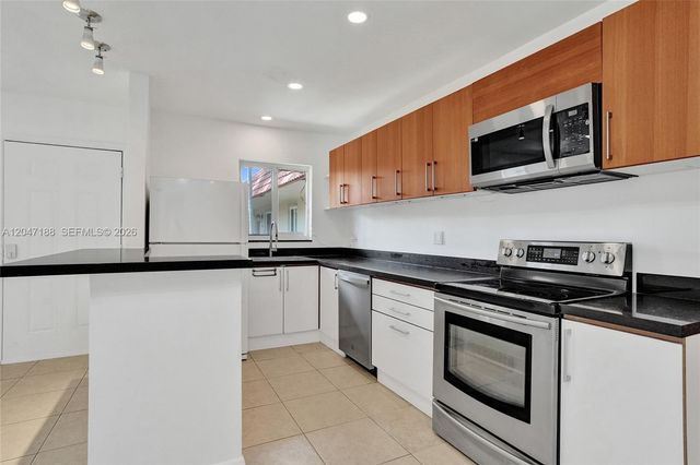 3050 NE 5th Terrace 13, Wilton Manors, FL 33334
