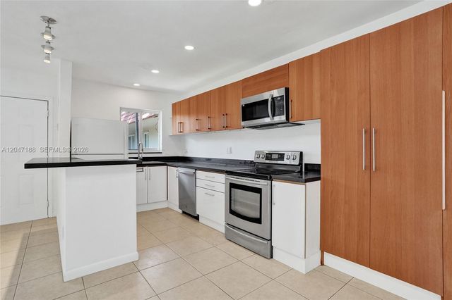 3050 NE 5th Terrace 13, Wilton Manors, FL 33334