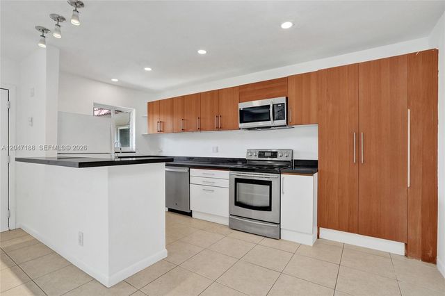 3050 NE 5th Terrace 13, Wilton Manors, FL 33334