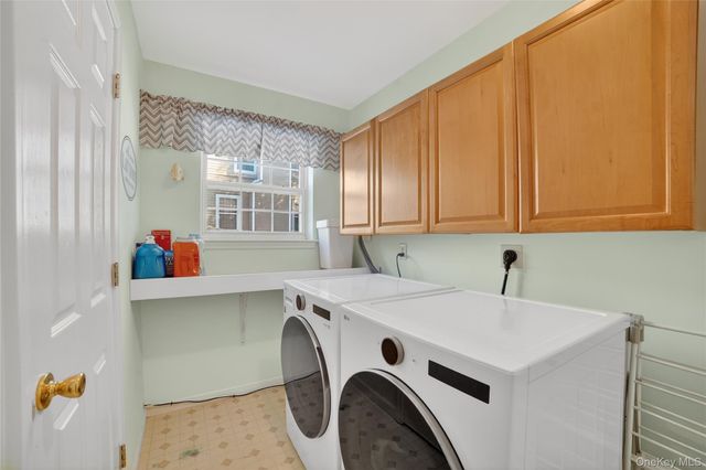 305 Rockwood Court, Yorktown Heights, NY 10598