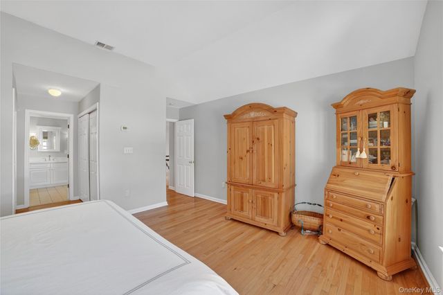 305 Rockwood Court, Yorktown Heights, NY 10598