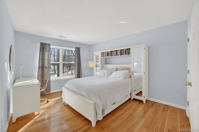 305 Rockwood Court, Yorktown Heights, NY 10598