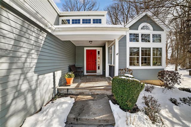 305 Rockwood Court, Yorktown Heights, NY 10598
