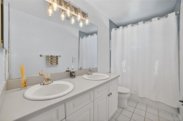 305 Rockwood Court, Yorktown Heights, NY 10598