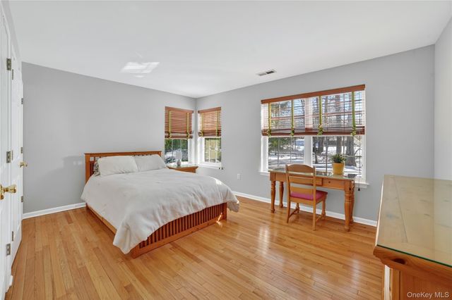 305 Rockwood Court, Yorktown Heights, NY 10598