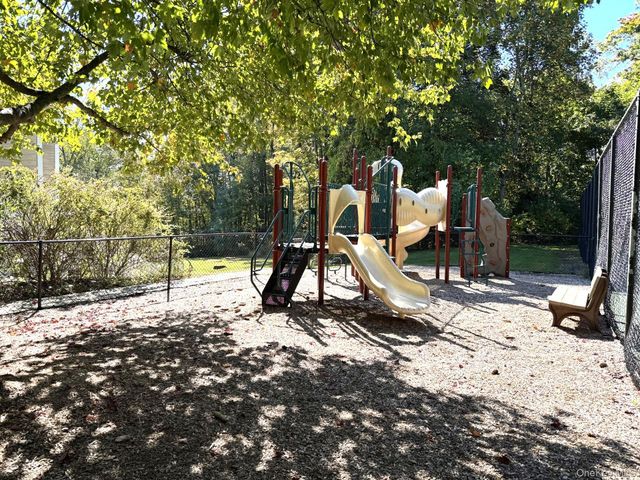 305 Rockwood Court, Yorktown Heights, NY 10598