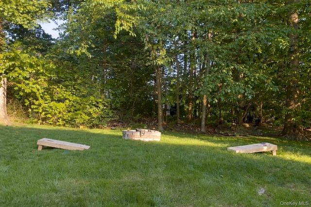 305 Rockwood Court, Yorktown Heights, NY 10598