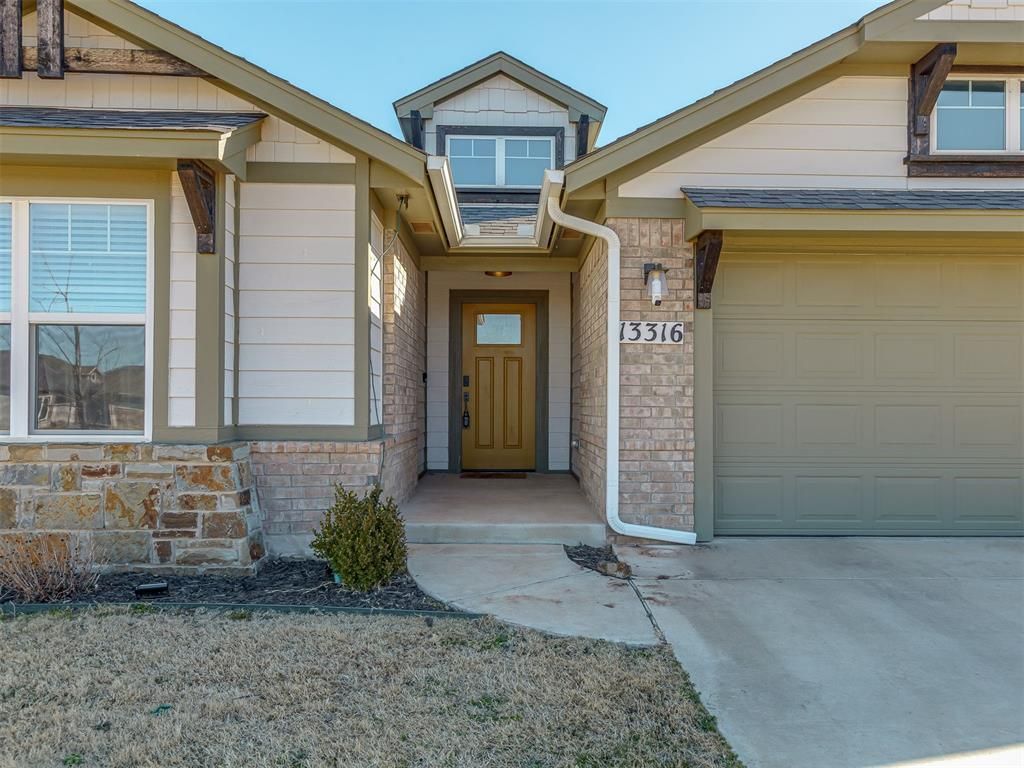Image 3 of property listing at 13316 Mesquite Trail, Yukon, OK 73099