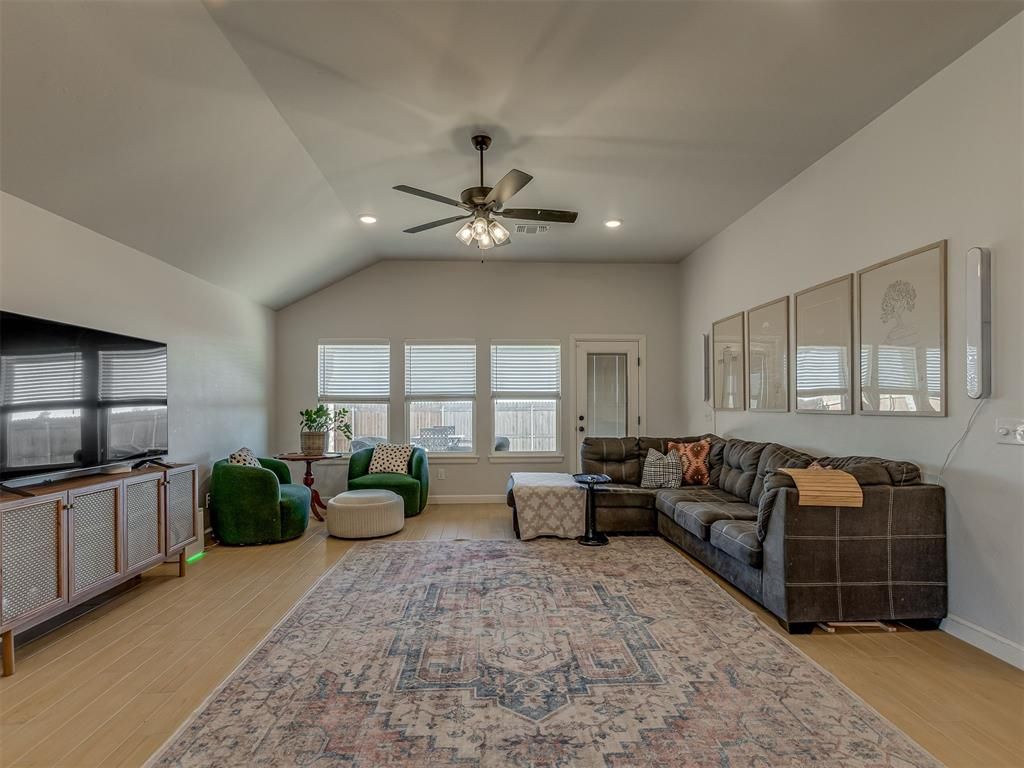 Image 5 of property listing at 13316 Mesquite Trail, Yukon, OK 73099