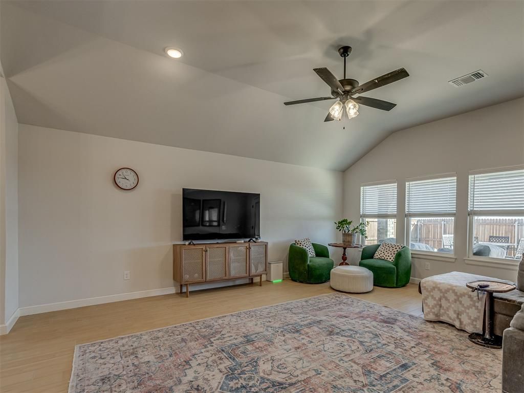 Image 6 of property listing at 13316 Mesquite Trail, Yukon, OK 73099