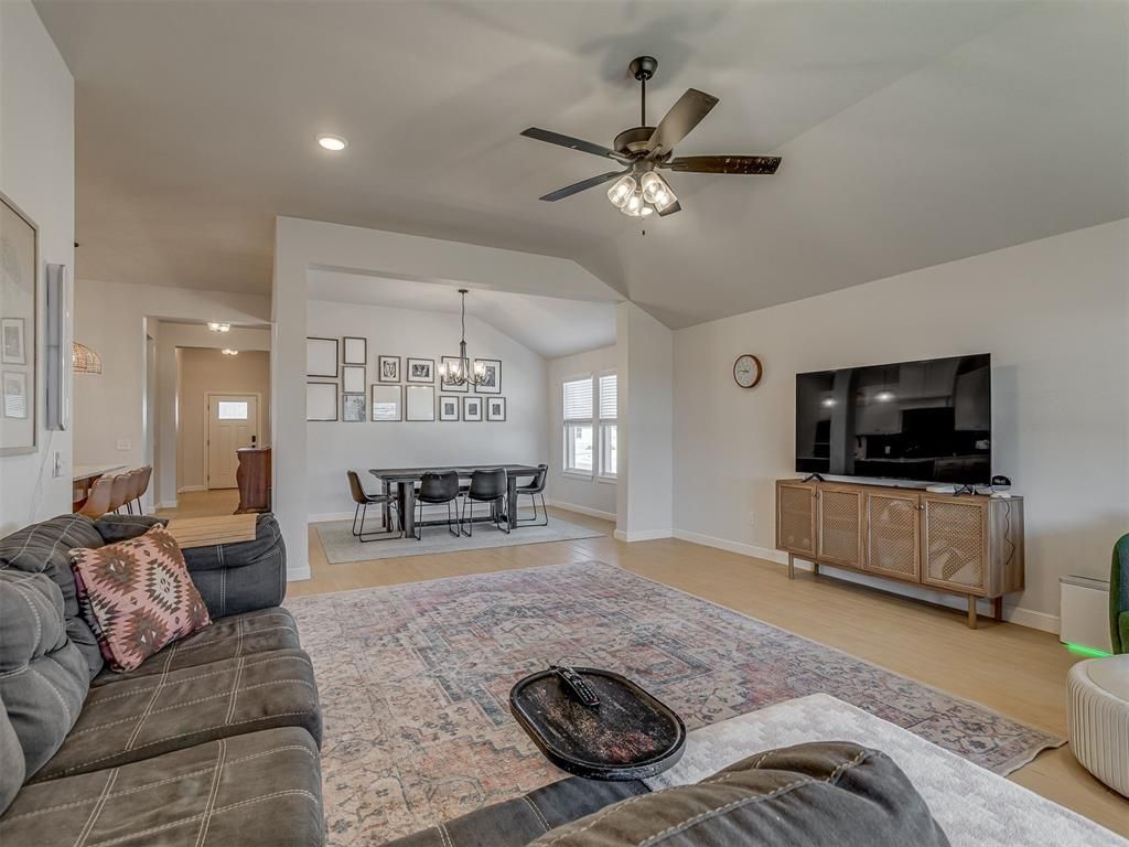 Image 7 of property listing at 13316 Mesquite Trail, Yukon, OK 73099