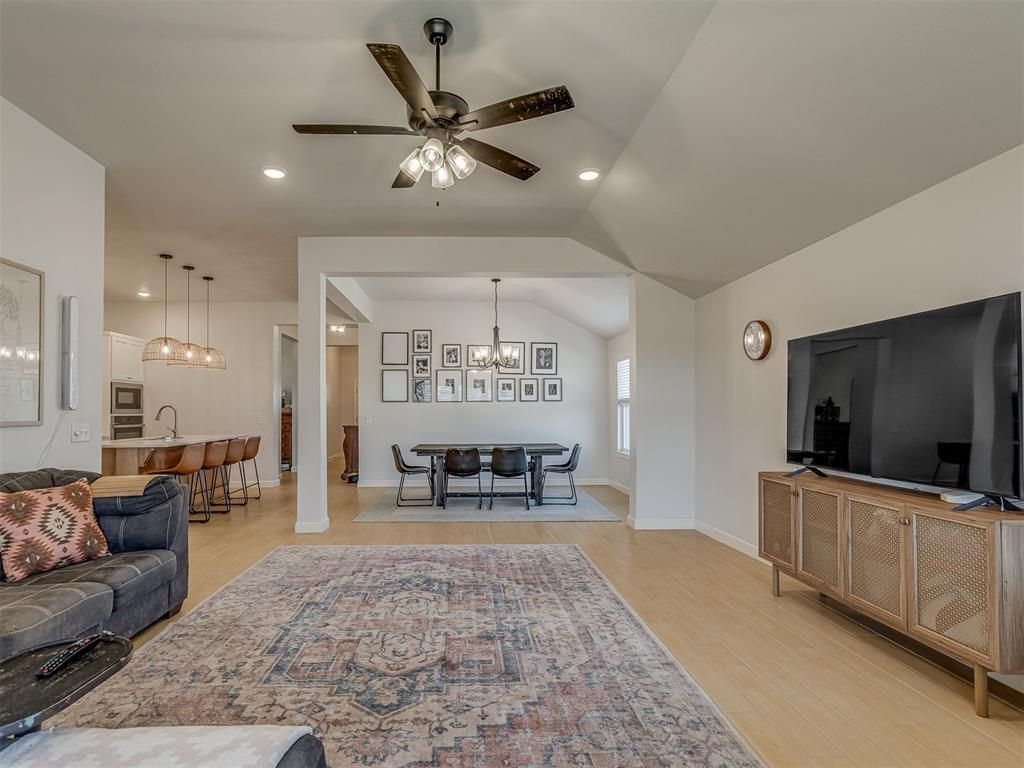 Image 8 of property listing at 13316 Mesquite Trail, Yukon, OK 73099