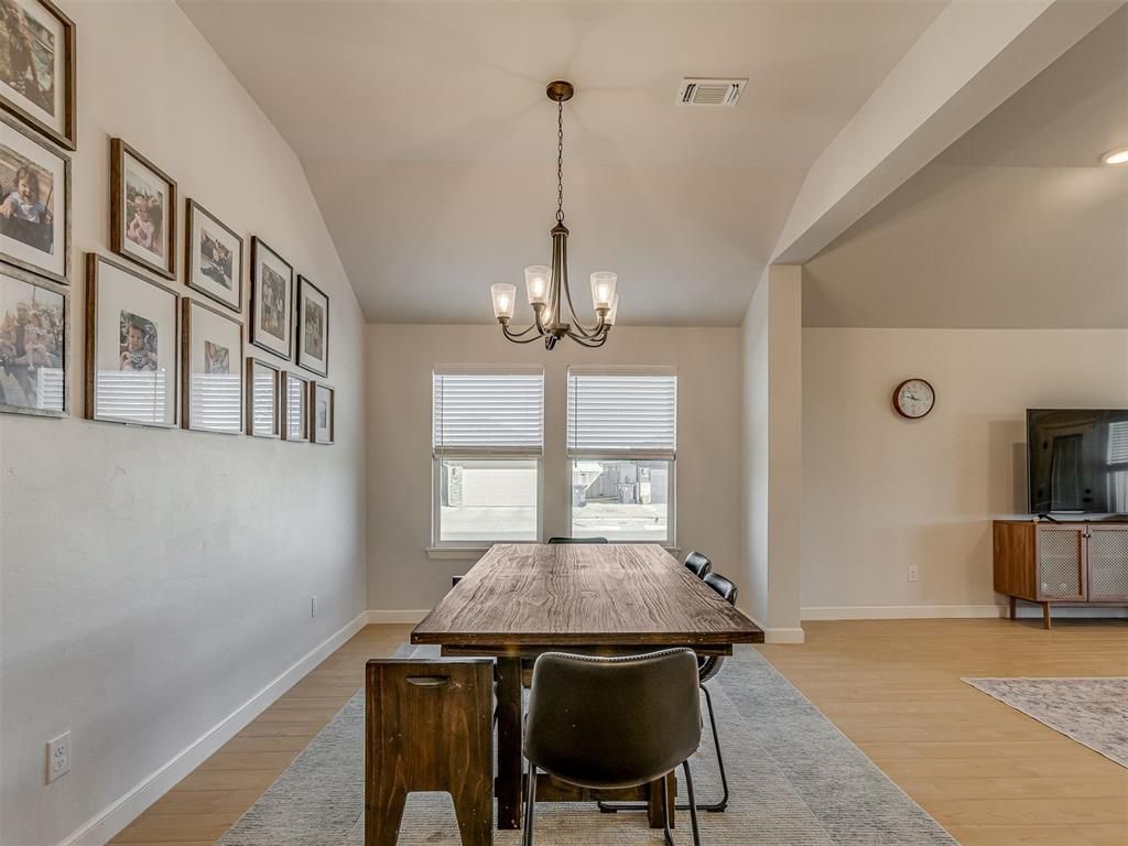 Image 10 of property listing at 13316 Mesquite Trail, Yukon, OK 73099