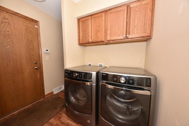 5458 Wild Cherry CIRCLE, Greendale, WI 53129