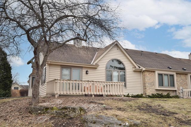 5458 Wild Cherry CIRCLE, Greendale, WI 53129