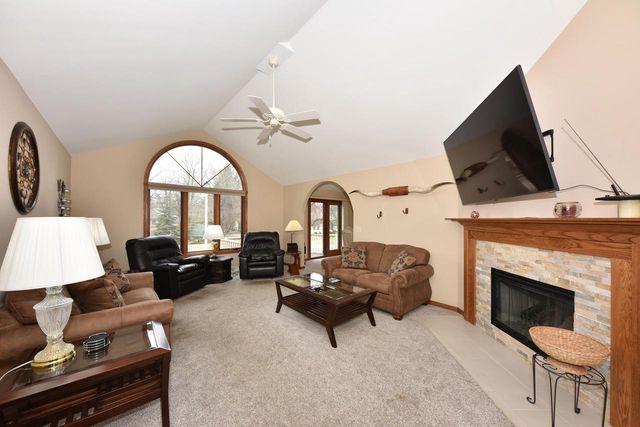 5458 Wild Cherry CIRCLE, Greendale, WI 53129