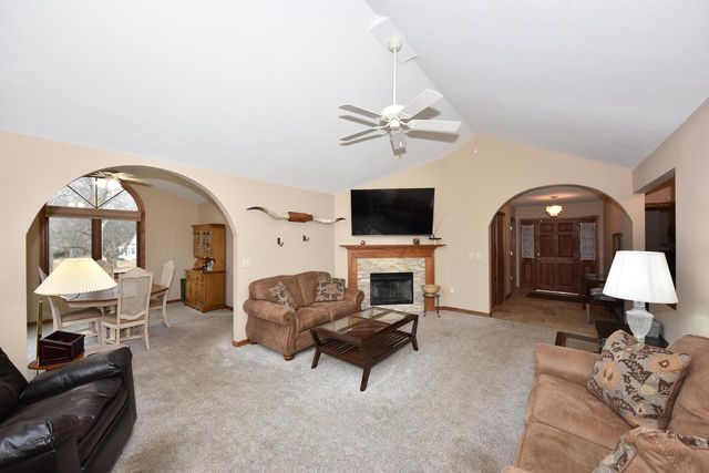 5458 Wild Cherry CIRCLE, Greendale, WI 53129