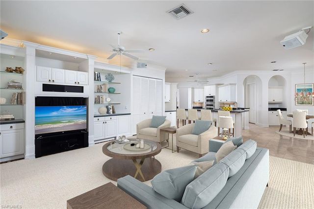 896 Barcarmil WAY, Naples, FL 34110