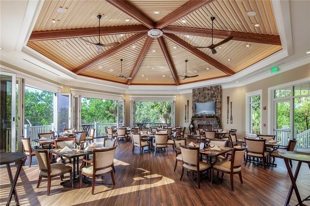 896 Barcarmil WAY, Naples, FL 34110