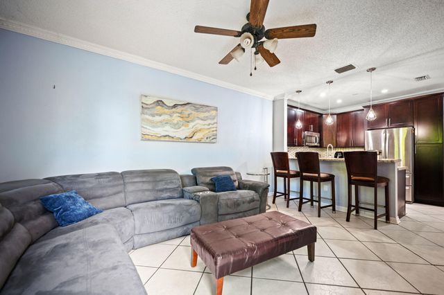 483 NW 87th Terrace, Coral Springs, FL 33071