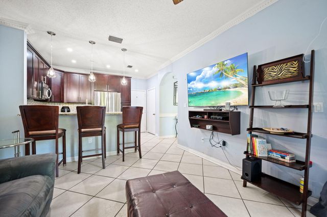 483 NW 87th Terrace, Coral Springs, FL 33071