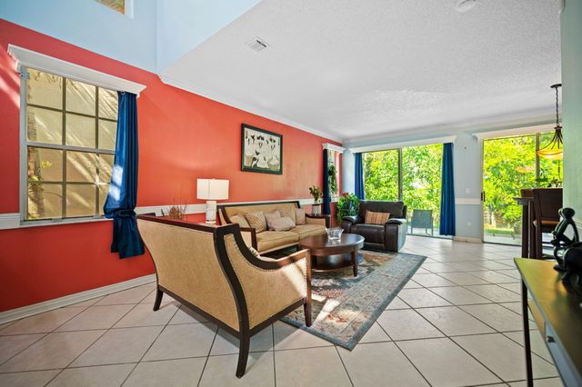 483 NW 87th Terrace, Coral Springs, FL 33071