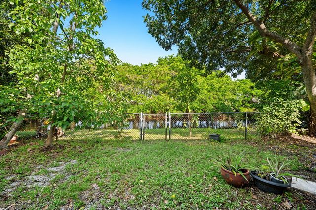 483 NW 87th Terrace, Coral Springs, FL 33071