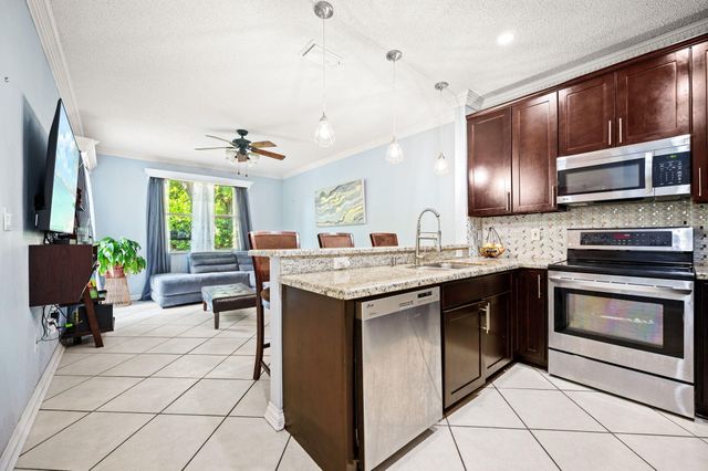 483 NW 87th Terrace, Coral Springs, FL 33071