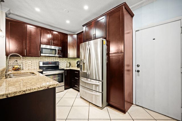 483 NW 87th Terrace, Coral Springs, FL 33071